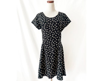 vintage 1990s gap dress / daisy flower mini dress / black and white / size 8