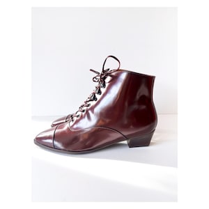 vintage bordeauxrode enkellaarzen uit de jaren 80 / liz claiborne / 7,5-8