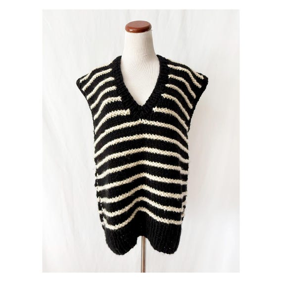 Vintage handmade BW chunky knit sweater vest medium