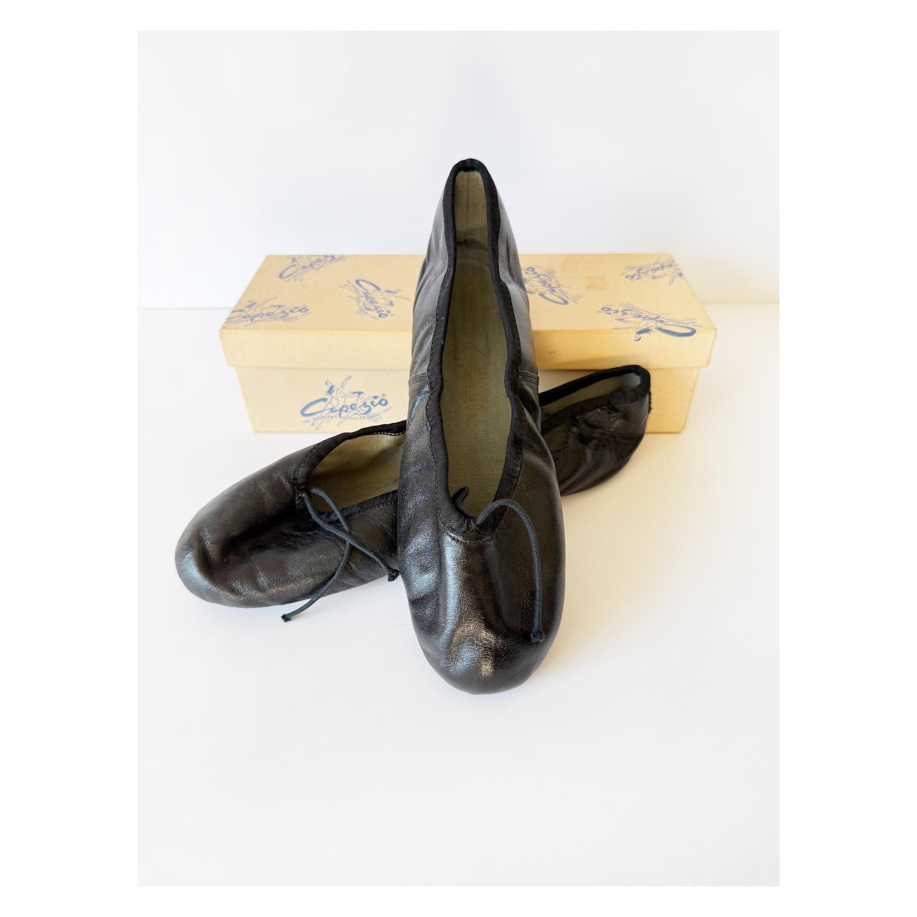 アンティーク雑貨 French Vintage Noir Ballet Slippers Size 7.5 Vintage Capezio Black Ballet Slippers NIB - Etsy