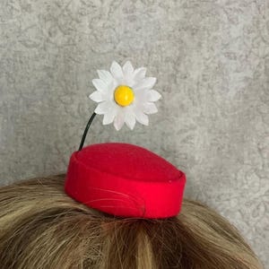Red Pillbox Fascinator: White Daisy Minnie Hat