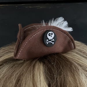 Mini Brown Pirate Hat with Feathers: Costume Accessory image 1