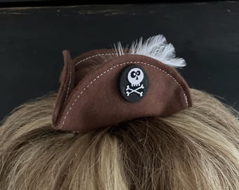 Mini Brown Pirate Hat with Feathers: Costume Accessory