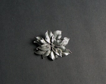 Seagull Pewter Flower Pin Poinsettia Brooch