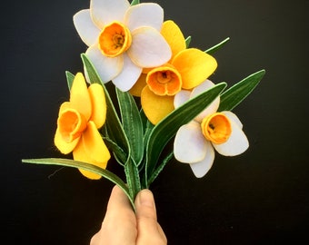 Craft Kit - Sew your own Felt spring Daffodils, Easter, valentine, Mothers day sewing kit, ornaments. Flower felt kit DIY