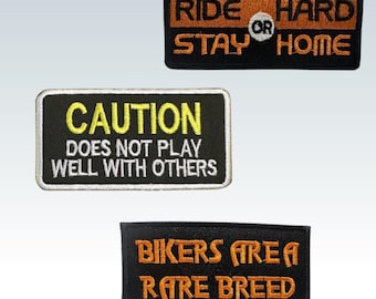 Parche bordado para motociclistas: Insignia termoadhesiva para chaleco/chaqueta de moto, Precaución, Conduce duro, Área de motociclistas
