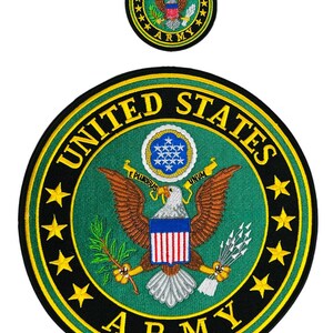 Op de afbeelding: Een grote groene en gouden geborduurde patch met de woorden "United States Army" en een Amerikaanse zeearend met een schild op zijn borst.