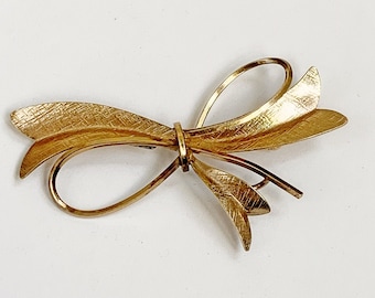 Vintage Carl Art Brooch Modernist Gold Filled Brooch Retro Ribbon Figural Brooch with Florentine Finish