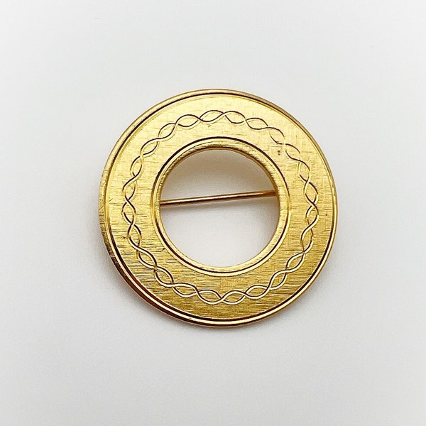 Vintage Gold Tone Metal Circle Brooch