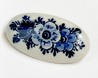 Vintage Keramik Blaue und Weiße Ovale Blumen Brosche