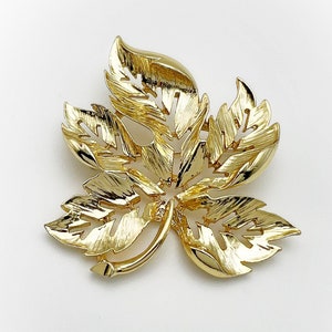 Vintage Gold Tone Plastic Leaf Brooch