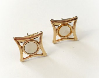 Vintage Shell Cuff Links Framed In Gold Tone Metal