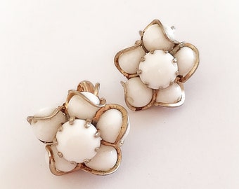 Vintage White Plastic Bead Cluster Earrings Clip On