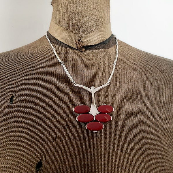 Vintage 1970s Sarah Coventry Continental Necklace Wine Red Thermoset Lucite and Silver Tone Metal Chain