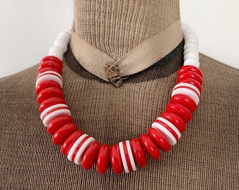 Vintage 1980s Red and White Plastic Beaded Necklace