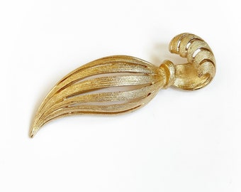 Vintage Monet Gold Tone Metal Brooch