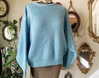 What to wear with light blue sweater
