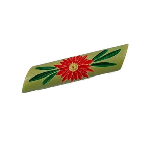 Vintage Celluloid Czechoslovakia Green Bar Brosche mit geschnitzter gemalter roter Blumenmitte