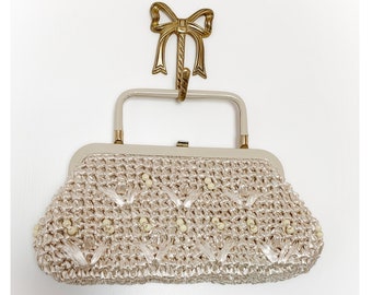 Vintage 1960s Beige Raffia and Plastic Bead Purse with Vinyl Fold Away Handle