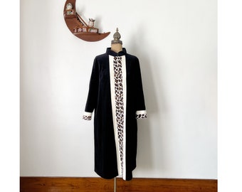 Vintage 1970s Vanity Fair Black and Leopard Print Zip Up Robe