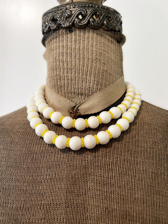 Vintage Hong Kong White and Yellow Plastic Bead D… - image 2