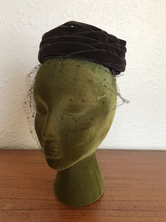 Vintage Brown Velvet Pillbox Hat with Veil - image 2