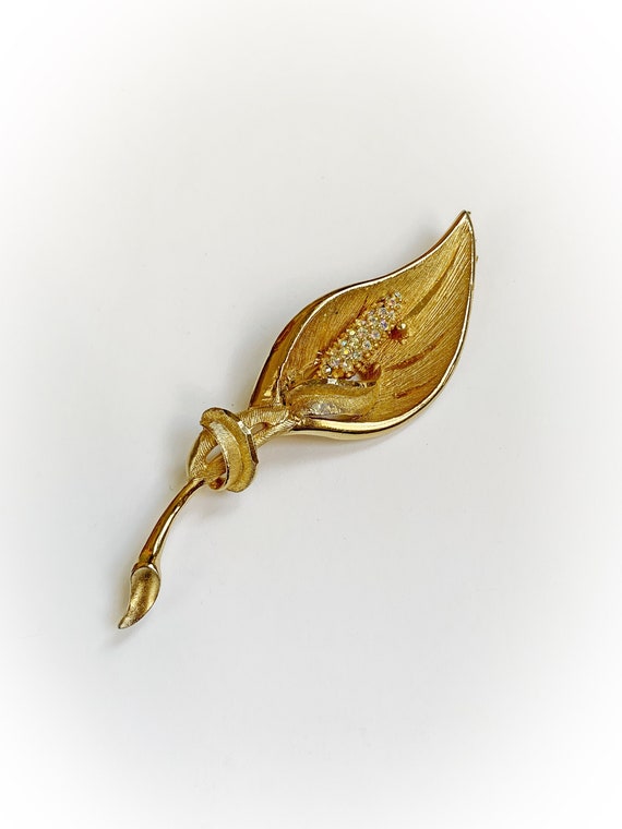 Vintage Calla Lily Brooch Gold Tone Metal and Aurora … - Gem