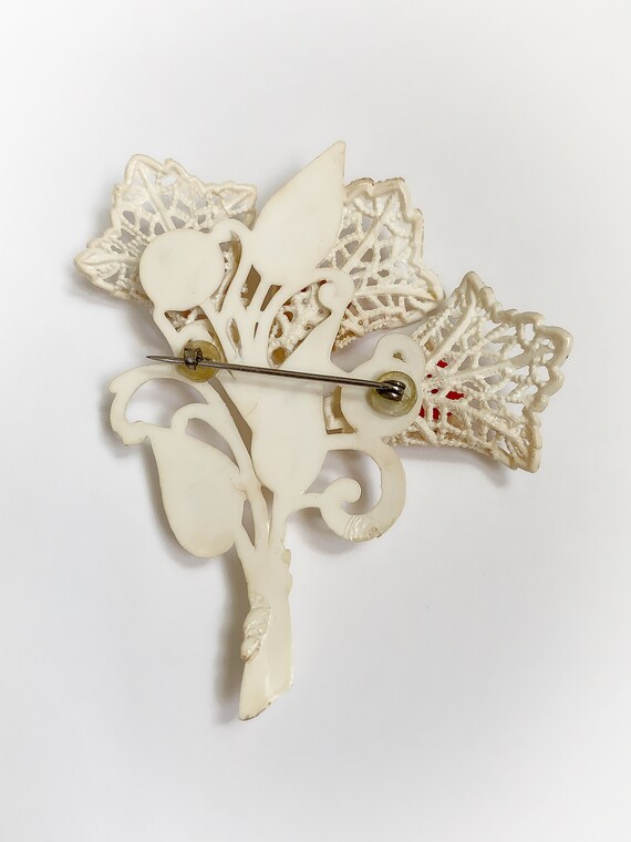 Vintage White Celluloid Lace Petal Flower Brooch … - image 4