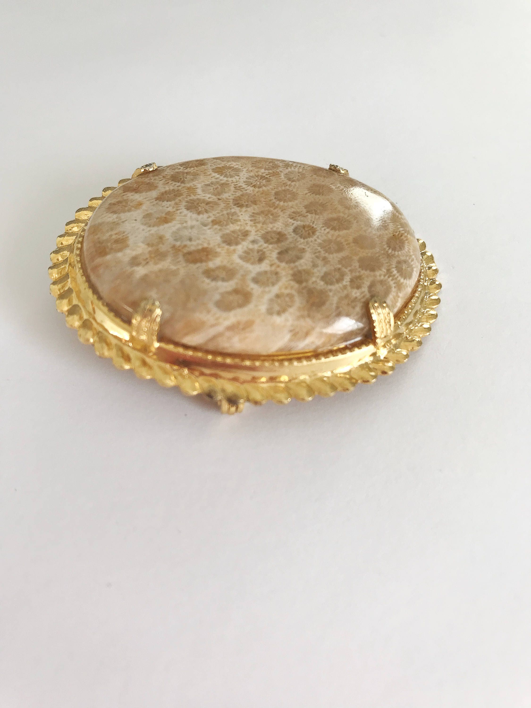 Broche Vintage Ancienne - Métal Doré Avec Fausses Pierres - Occasion
