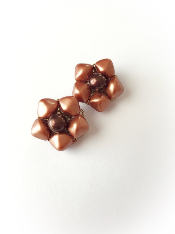 Vintage Pearlescent Brown Plastic Flower Earrings… - image 1