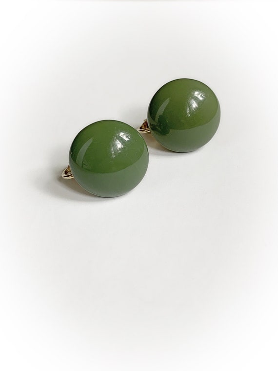 Vintage Marvella Avocado Green Circle Earrings Sc… - image 1