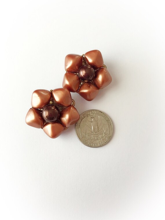 Vintage Pearlescent Brown Plastic Flower Earrings… - image 3