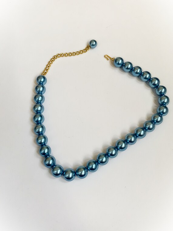 Vintage Blue Pearlescent Plastic Bead Choker Neck… - image 5