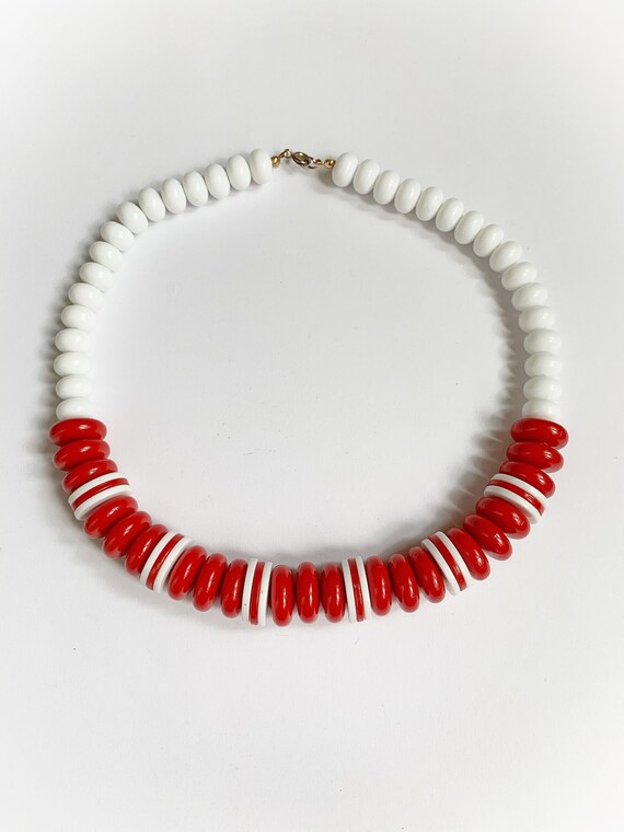 Vintage 1980s Red and White Plastic Beaded Neckla… - image 3