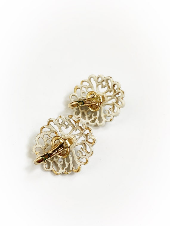 Vintage Trifari Clip On Earrings Gold Tone Metal … - image 4