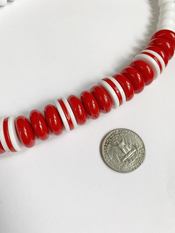 Vintage 1980s Red and White Plastic Beaded Neckla… - image 4