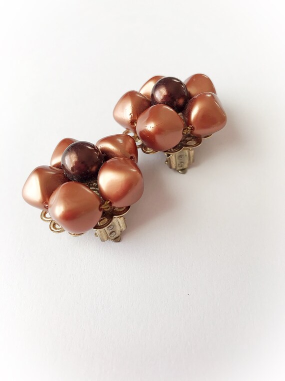 Vintage Pearlescent Brown Plastic Flower Earrings… - image 4