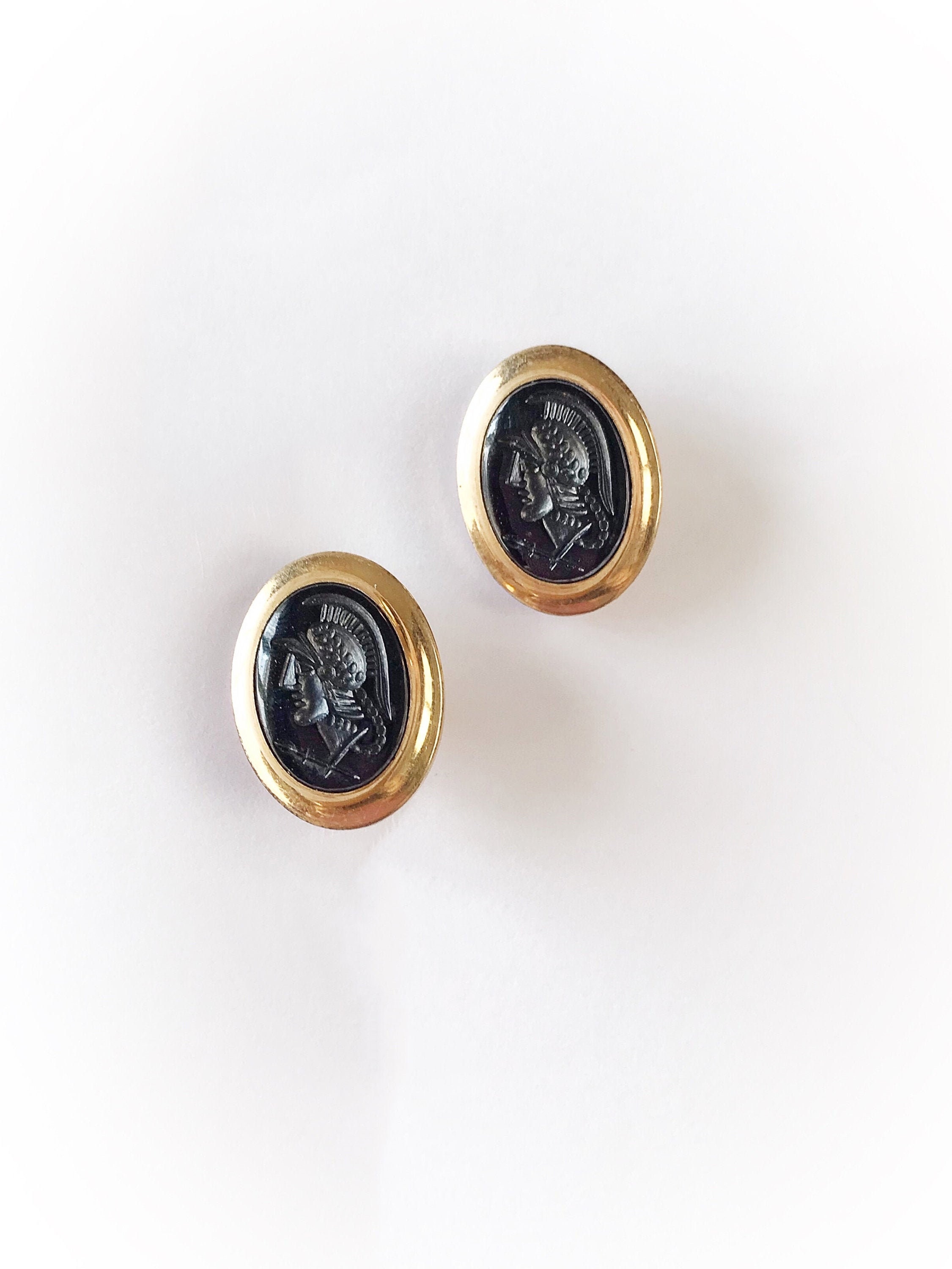 Boutons De Manchette Homme Dorés 12 Carats - Motif Soldat Romain Sculpté Sur Coquille Ormeau - Occasion