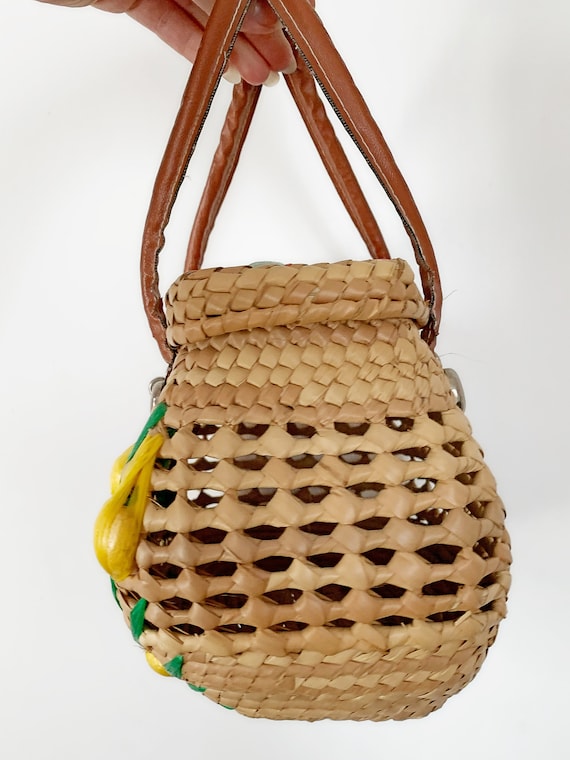 Vintage Straw Basket Purse with Raffia Flowers - image 5