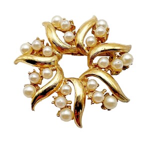 Vintage Gold Tone Metal Sunburst and Faux Pearl Brooch