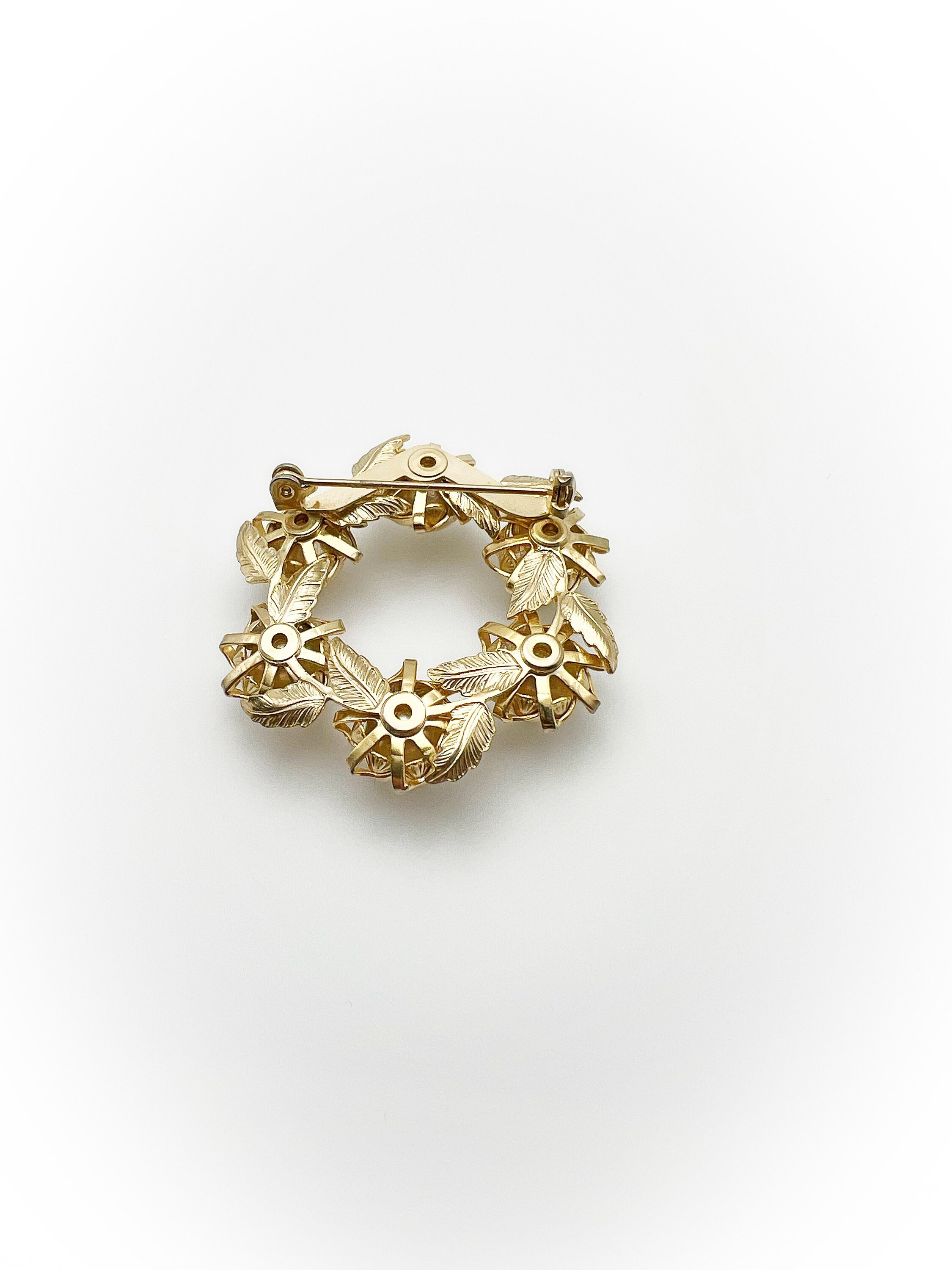 Vintage Faux Pearl Flower Circle Brooch Gold Tone Metal
