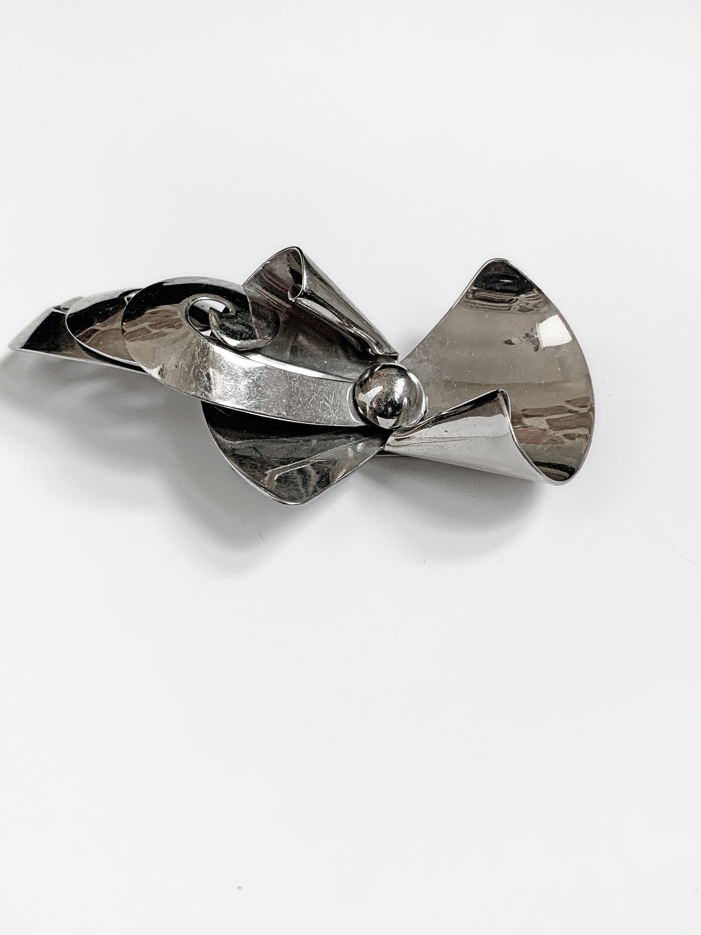 Broche Moderniste Années 80 En Métal Argenté - Référence J52 - Occasion Bon État