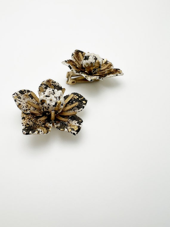 Vintage Coro Splatter Paint Flower Clip On Earrin… - image 4