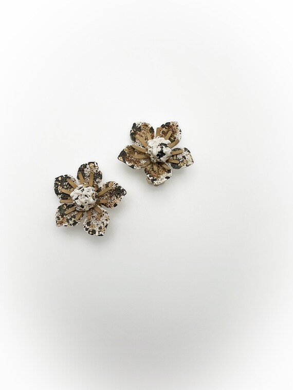 Vintage Coro Splatter Paint Flower Clip On Earrin… - image 2