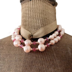 Collana girocollo vintage con doppio filo di perle rosa