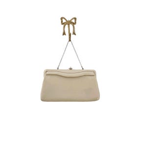 Monedero de vinilo beige vintage con asa oculta para uso de embrague