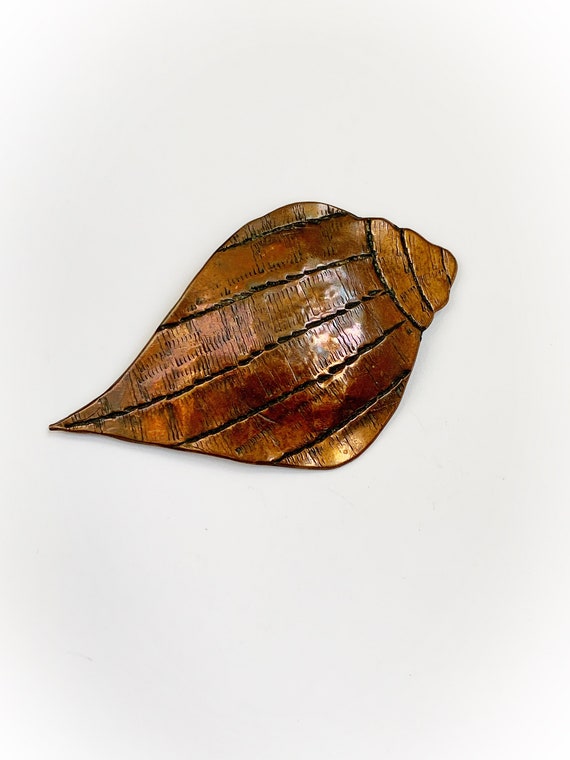 Vintage 1970s Copper Seashell Brooch - image 1