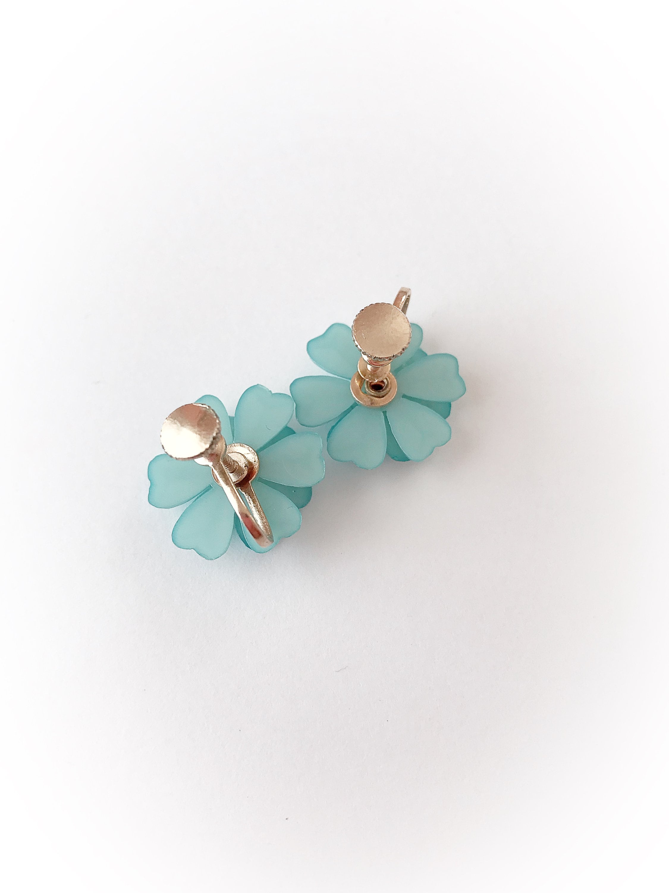 60s Vintage acrylic clear green flower earrings - Shop panic