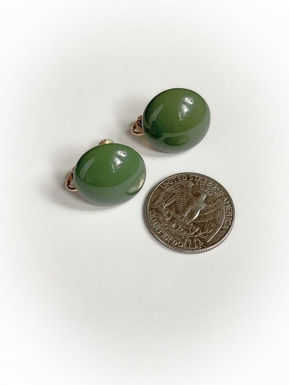 Vintage Marvella Avocado Green Circle Earrings Sc… - image 2