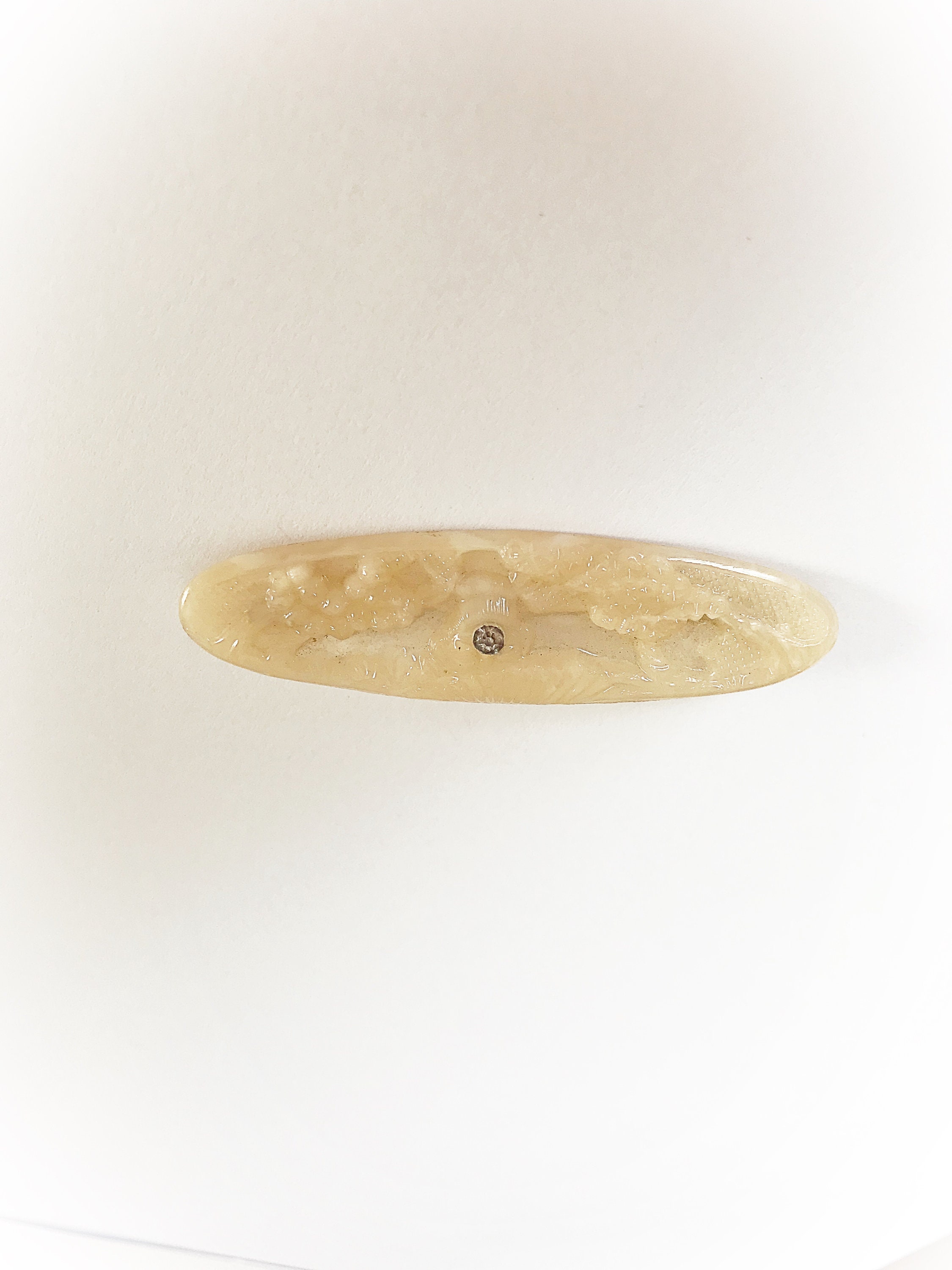 Broche Vintage Ovale En Plastique Blanc Crème - Femme Au Chapeau Rétro - 3,9 Cm - Comme Neuf